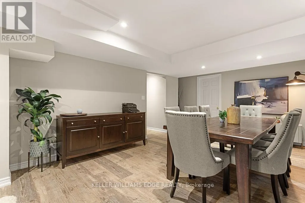 16 EDGECROFT CRESCENT