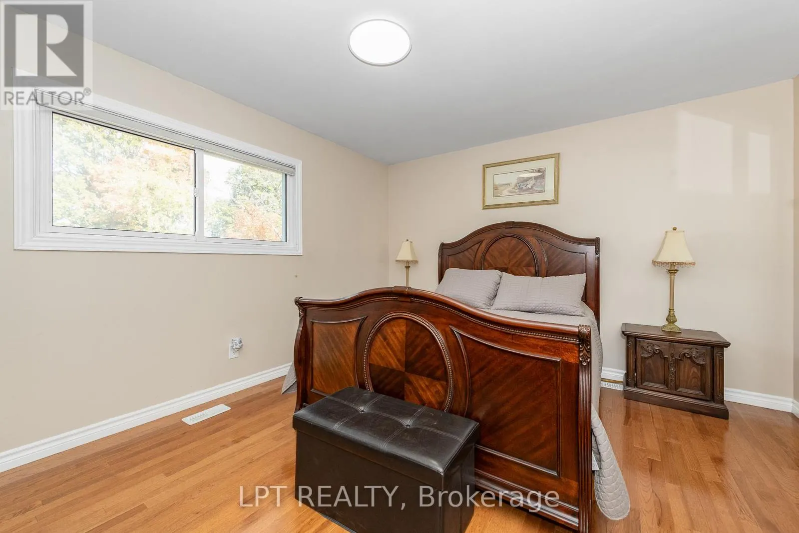 859 GRIFFITH WAY