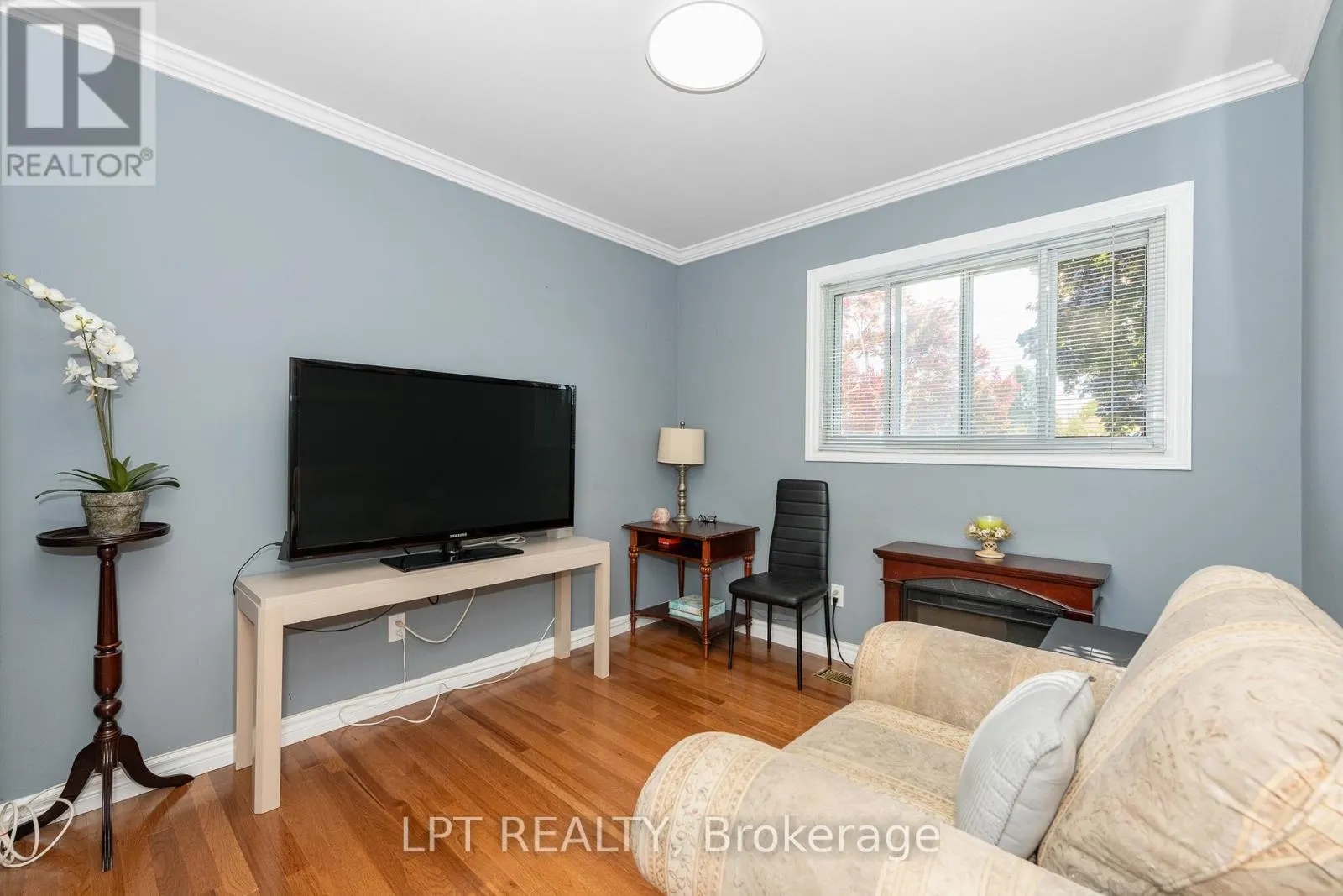 859 GRIFFITH WAY