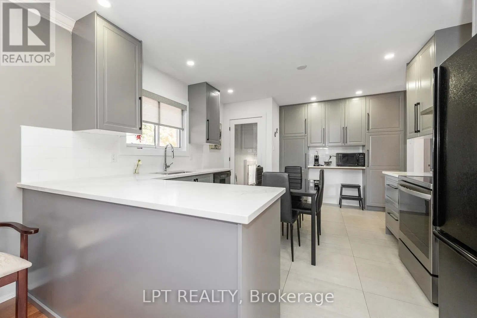 859 GRIFFITH WAY