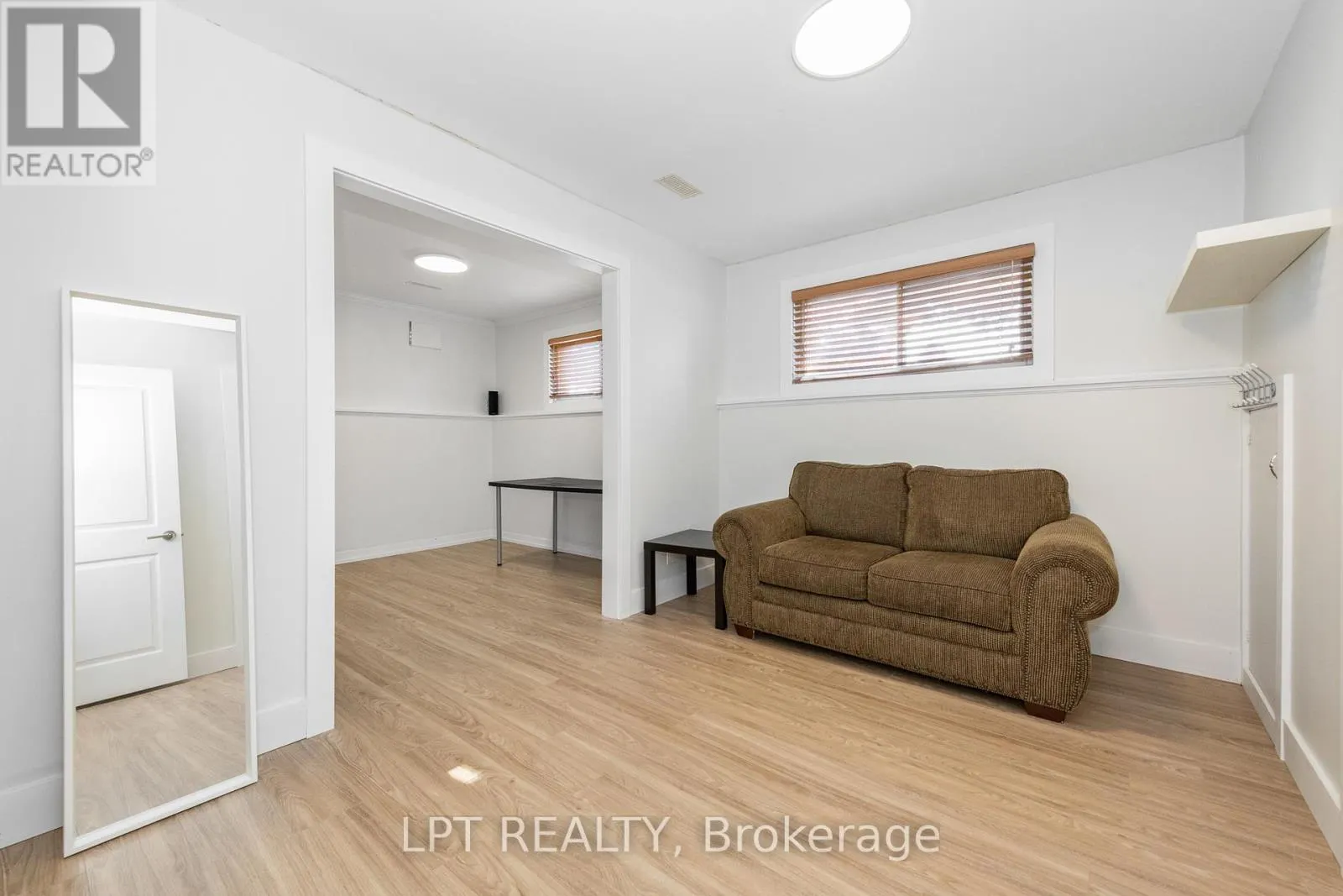 859 GRIFFITH WAY