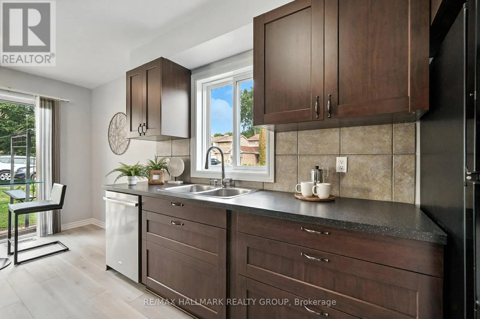 55 FAIR OAKS CRESCENT