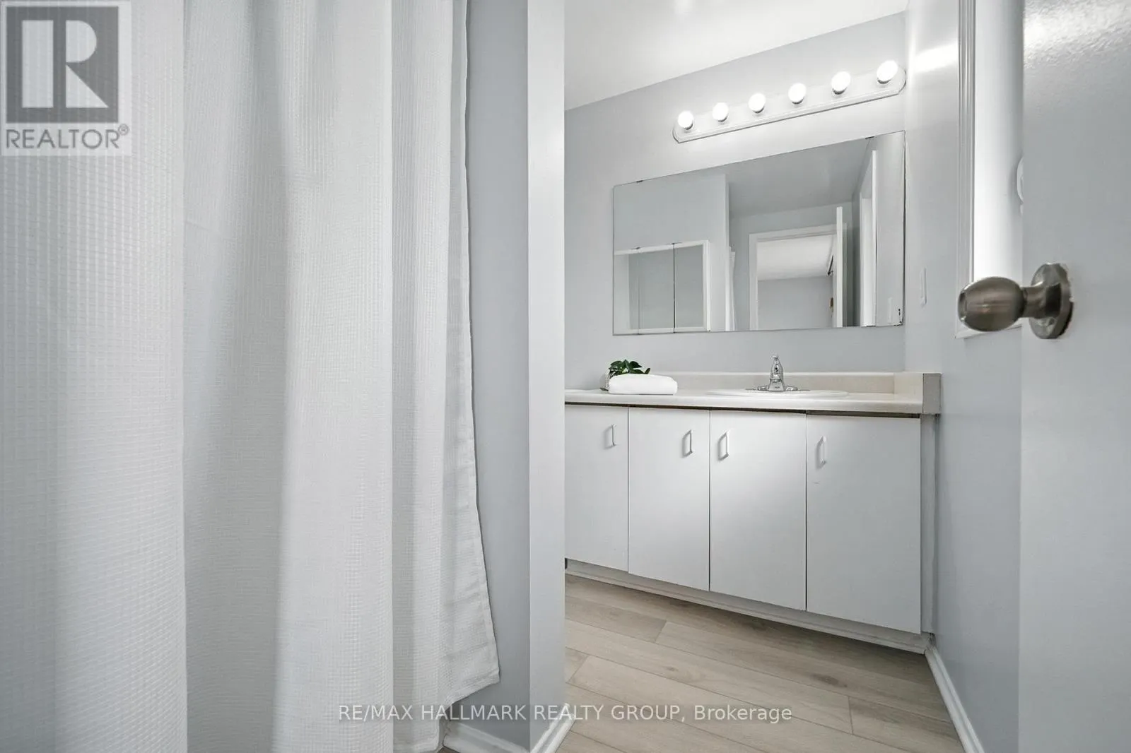 55 FAIR OAKS CRESCENT