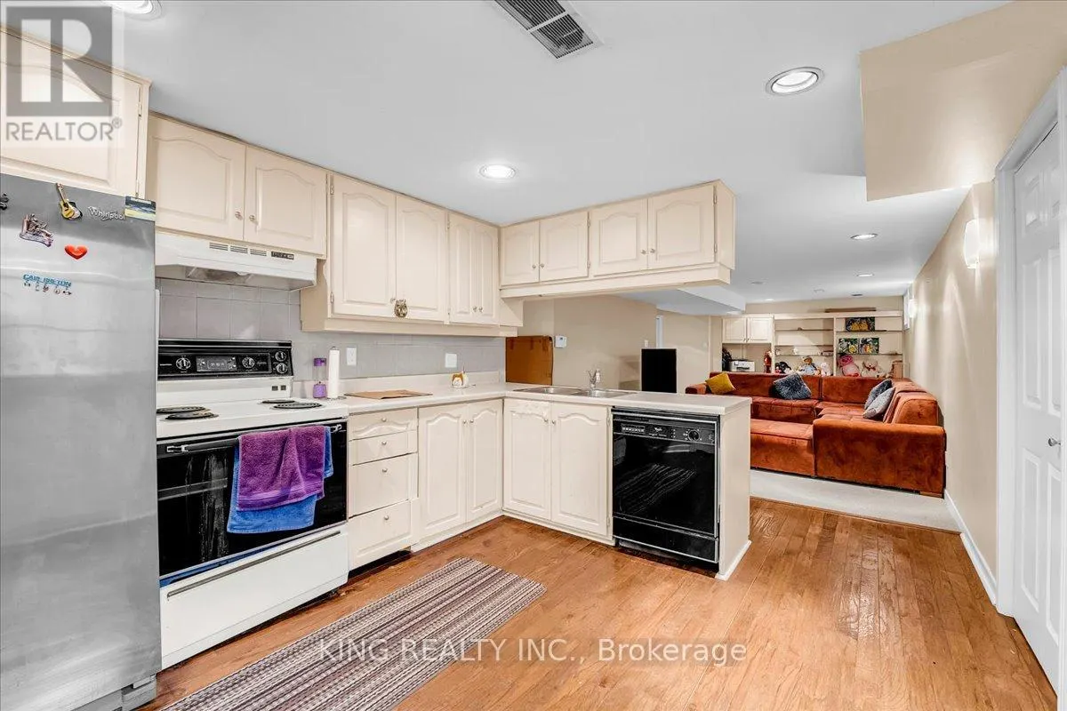 16 MEANDER CLOSE