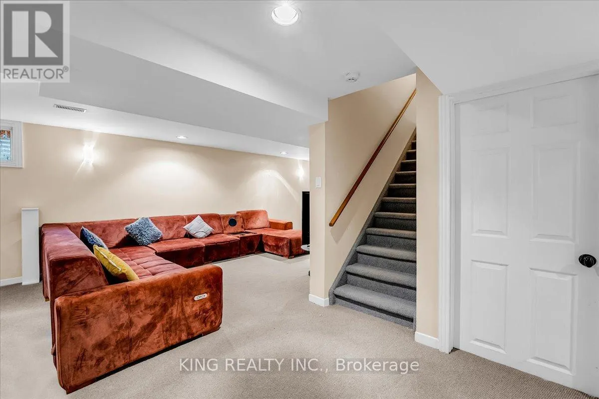 16 MEANDER CLOSE