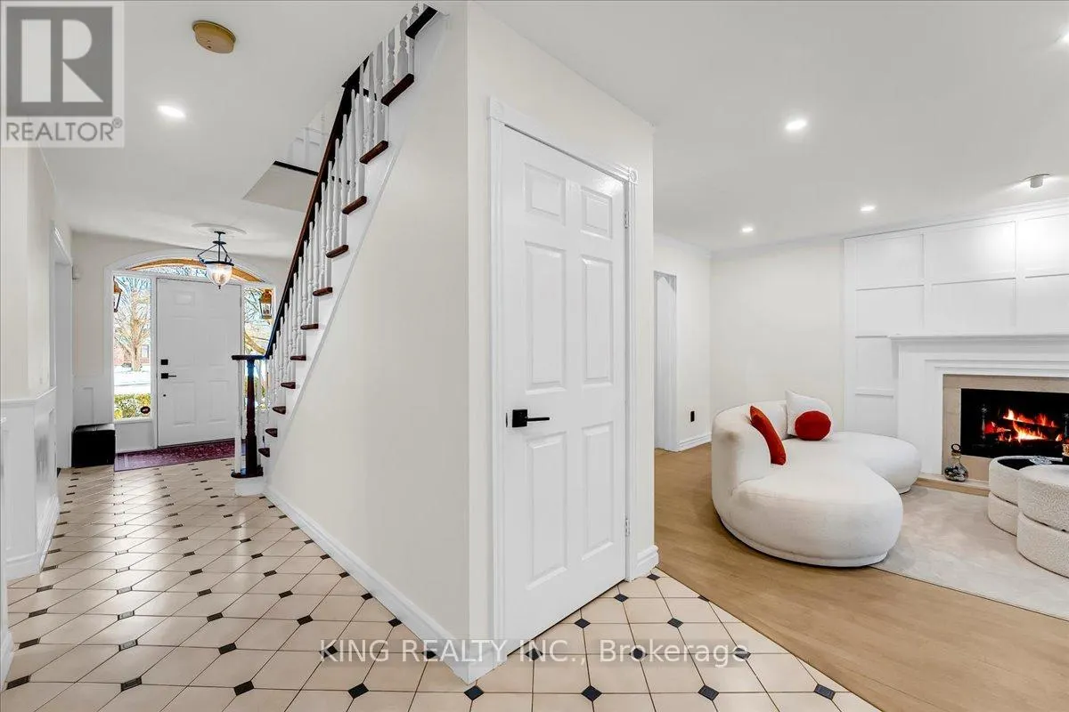 16 MEANDER CLOSE