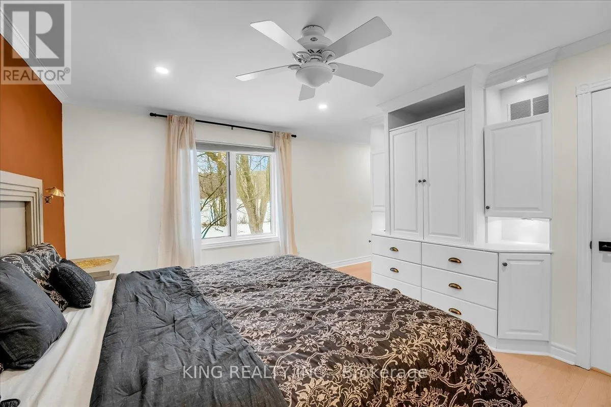 16 MEANDER CLOSE