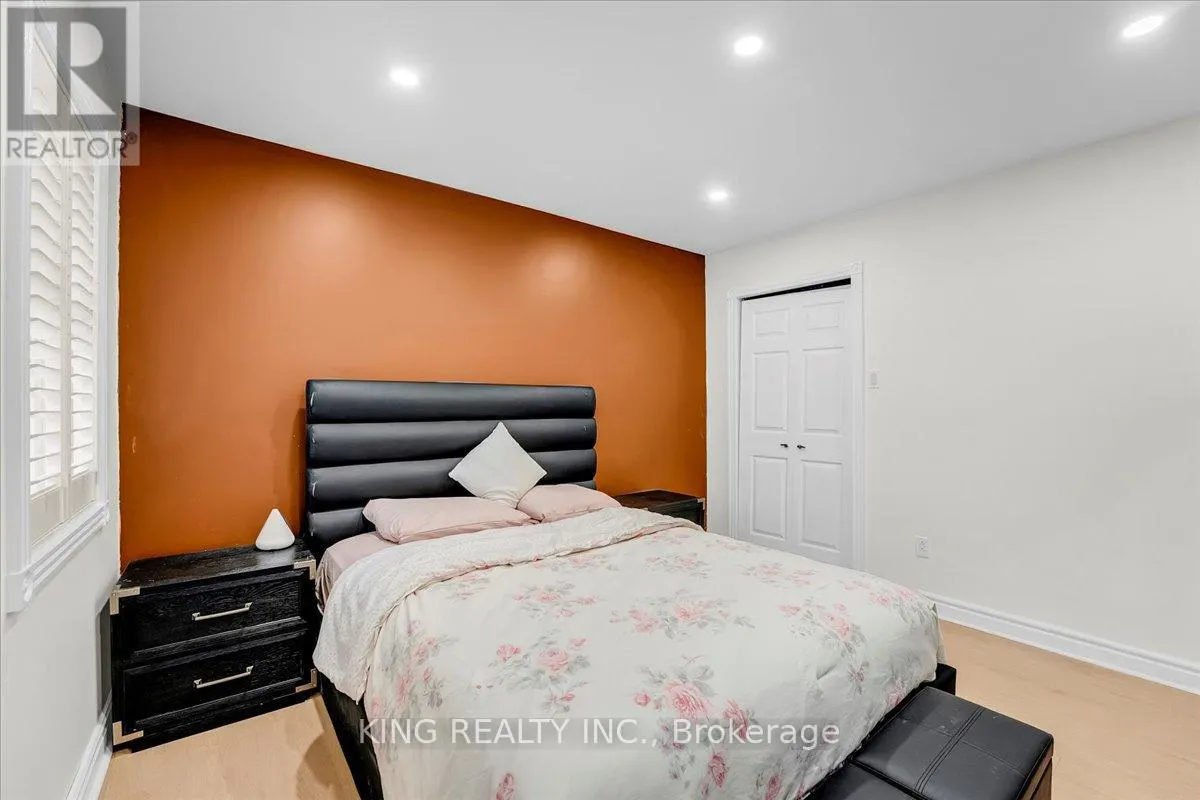 16 MEANDER CLOSE