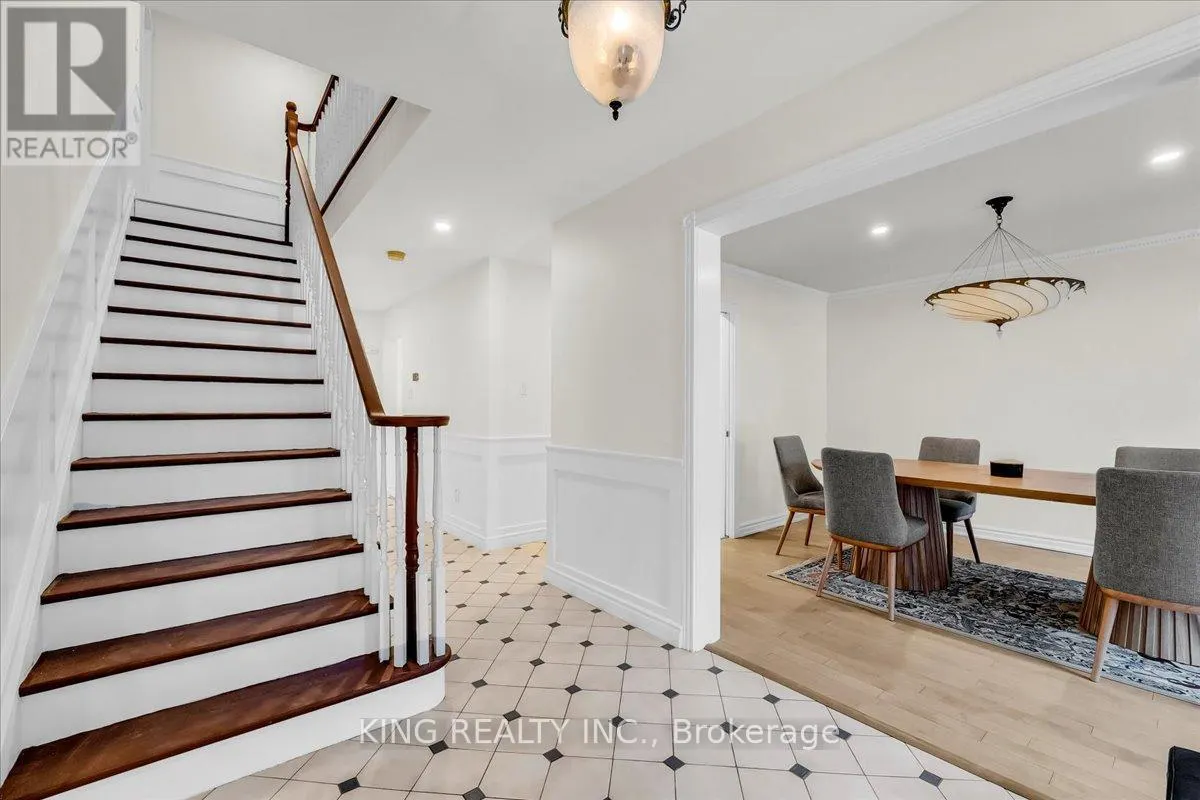 16 MEANDER CLOSE