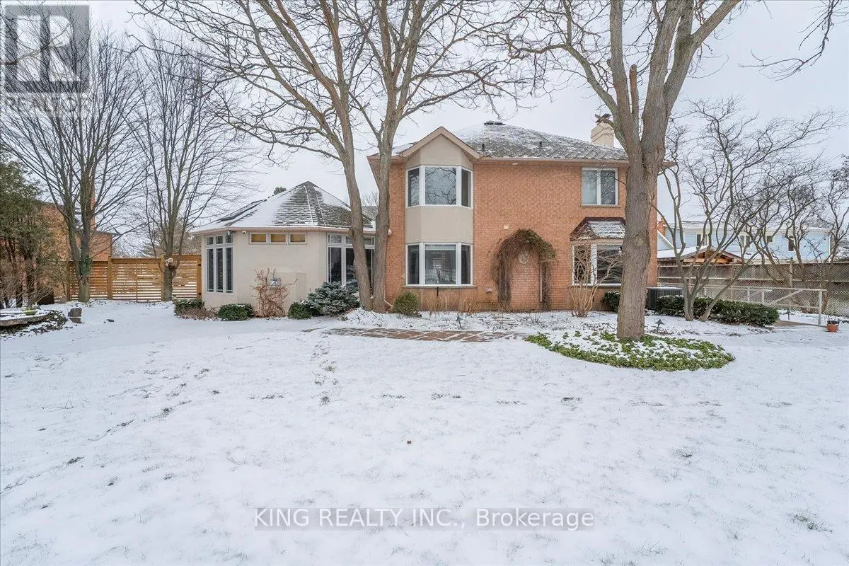 16 MEANDER CLOSE