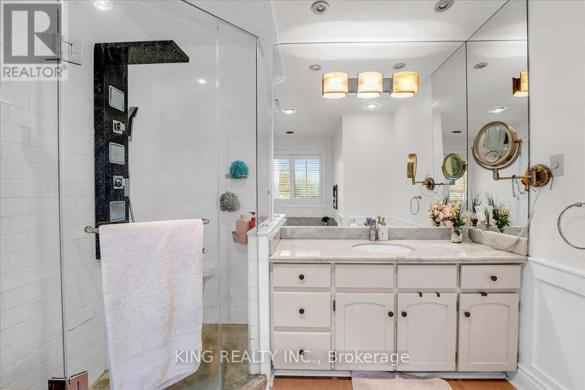 16 MEANDER CLOSE