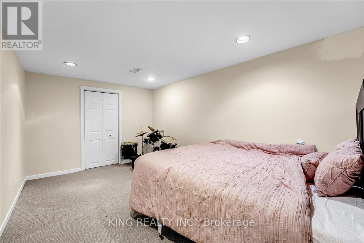 16 MEANDER CLOSE