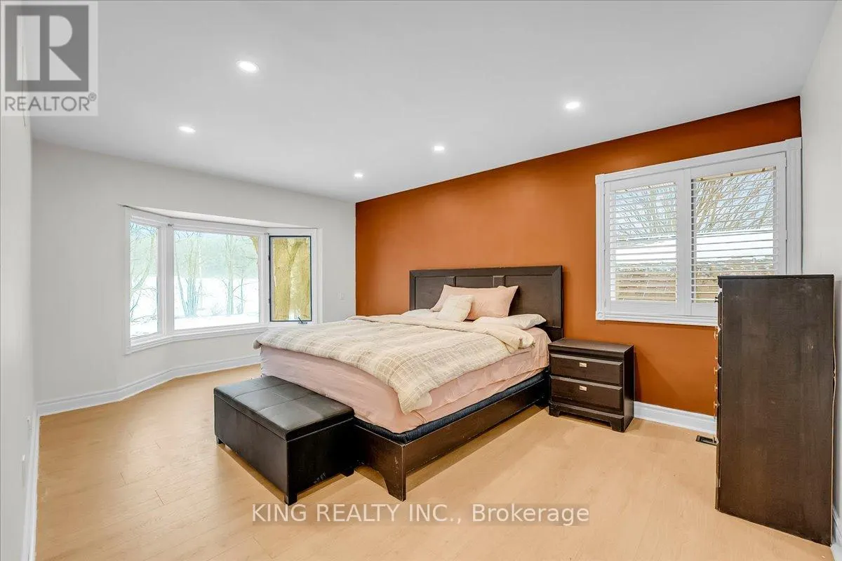 16 MEANDER CLOSE