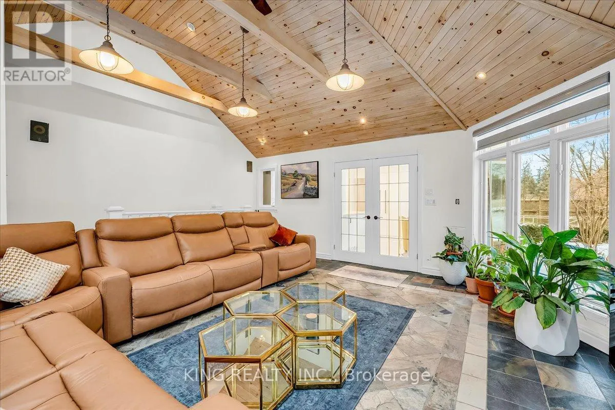 16 MEANDER CLOSE