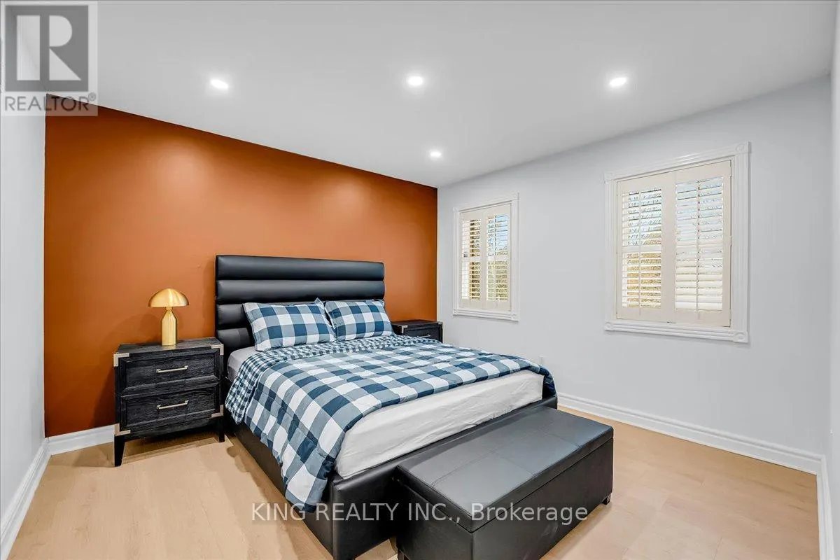 16 MEANDER CLOSE