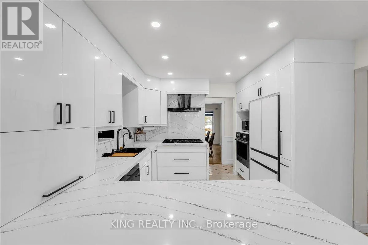 16 MEANDER CLOSE