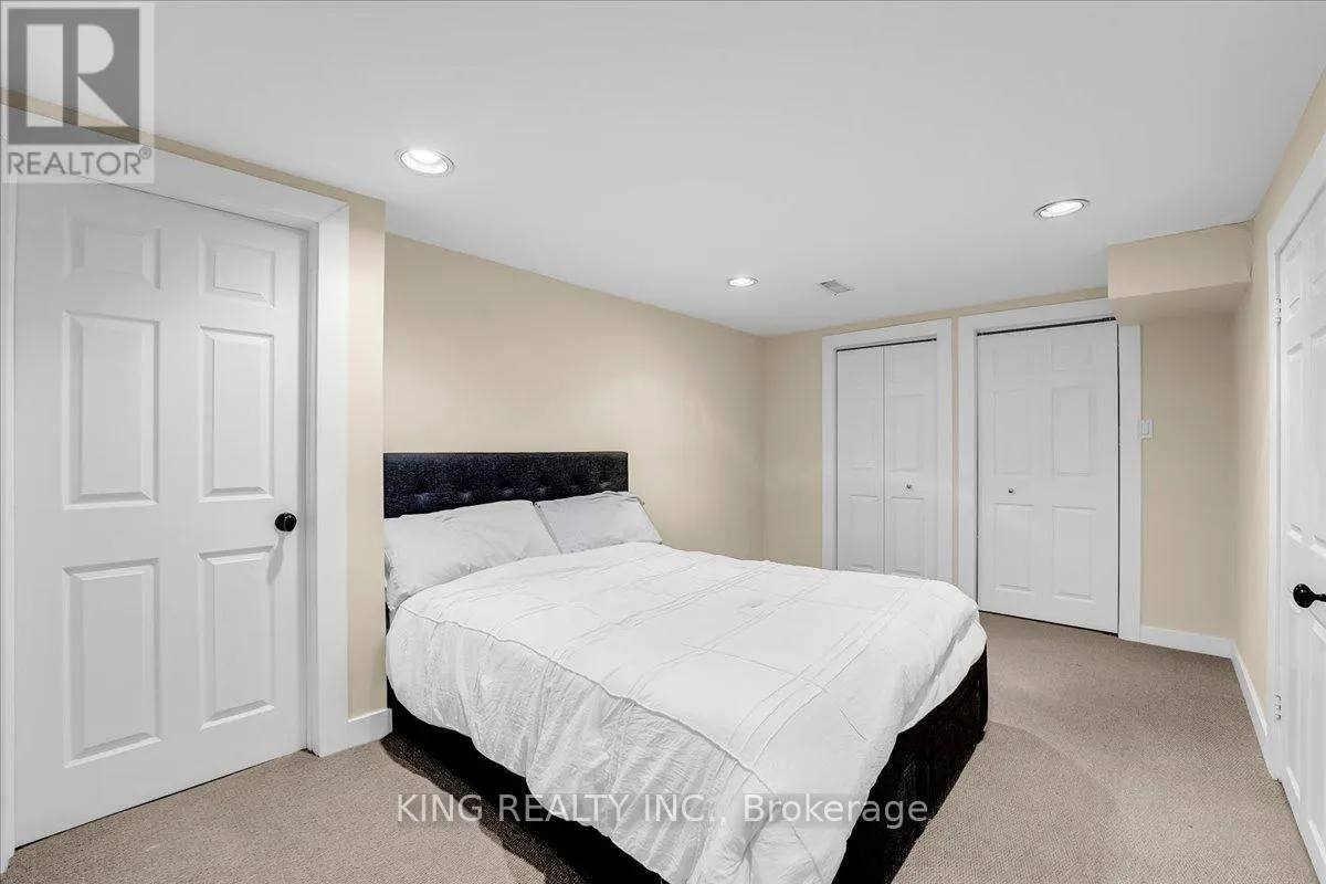 16 MEANDER CLOSE