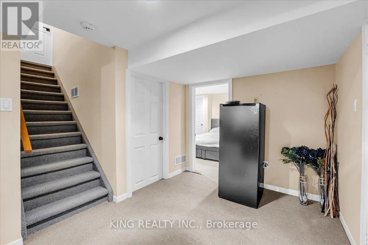 16 MEANDER CLOSE