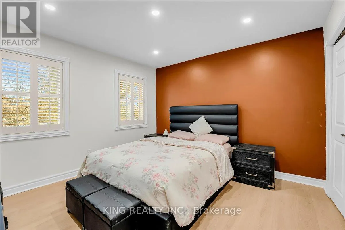 16 MEANDER CLOSE