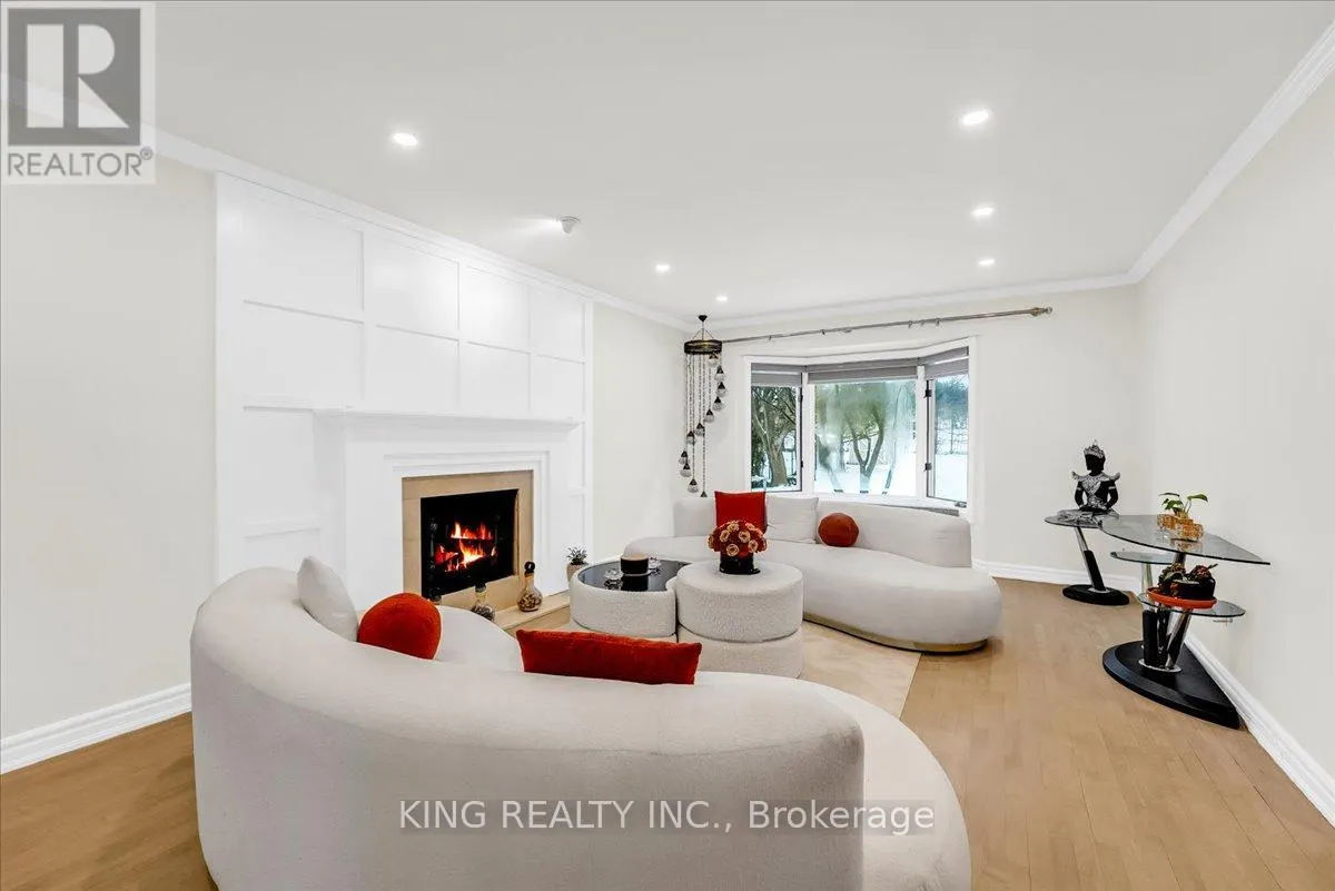 16 MEANDER CLOSE
