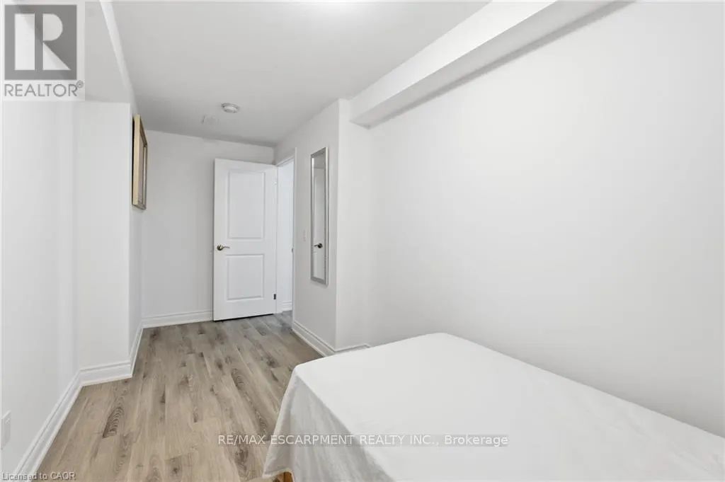 4 ELLIS AVENUE
