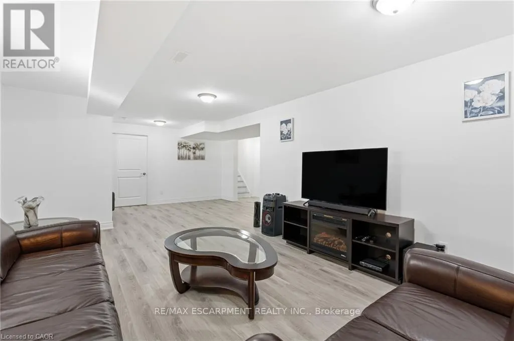 4 ELLIS AVENUE