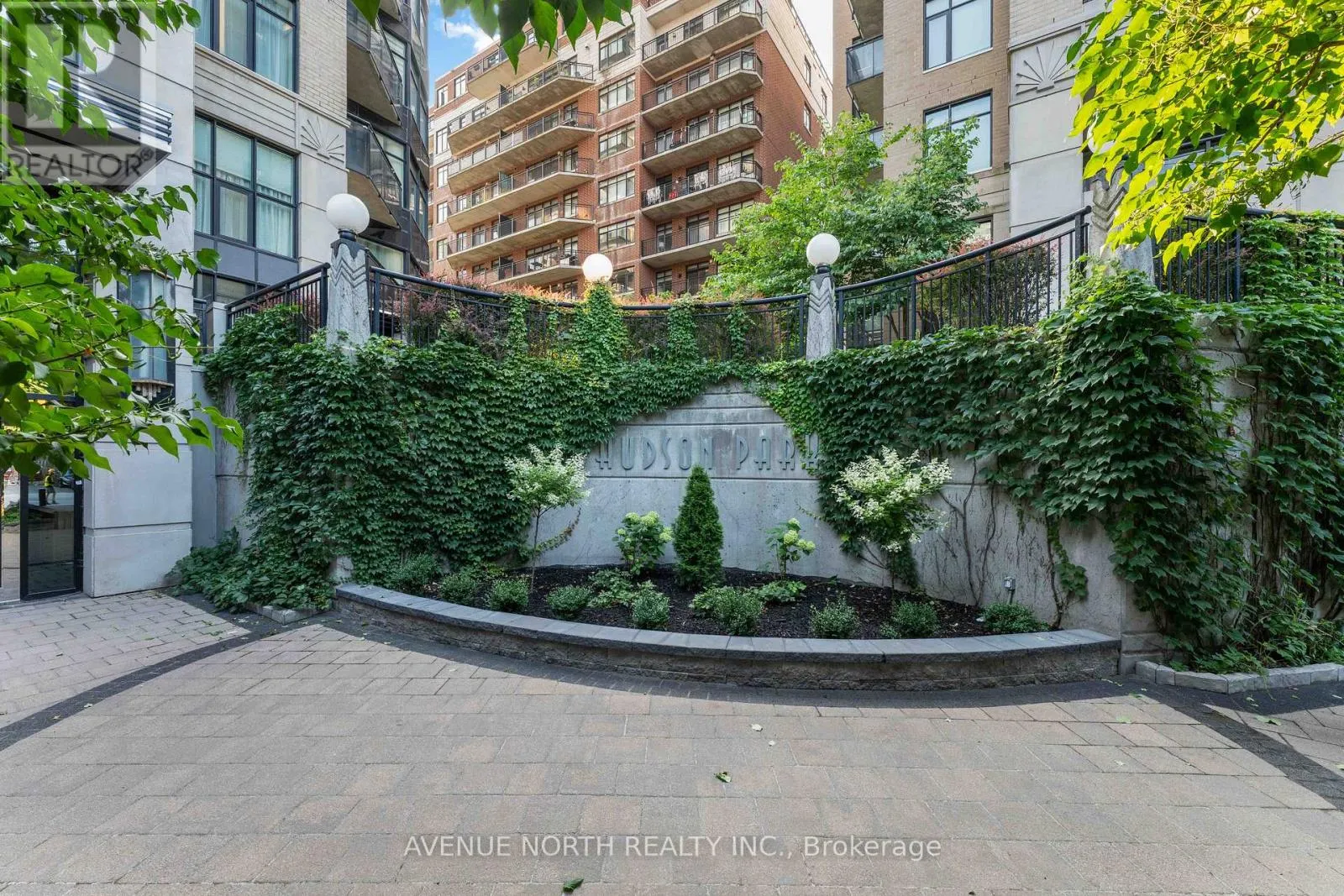 1505 - 245 KENT STREET
