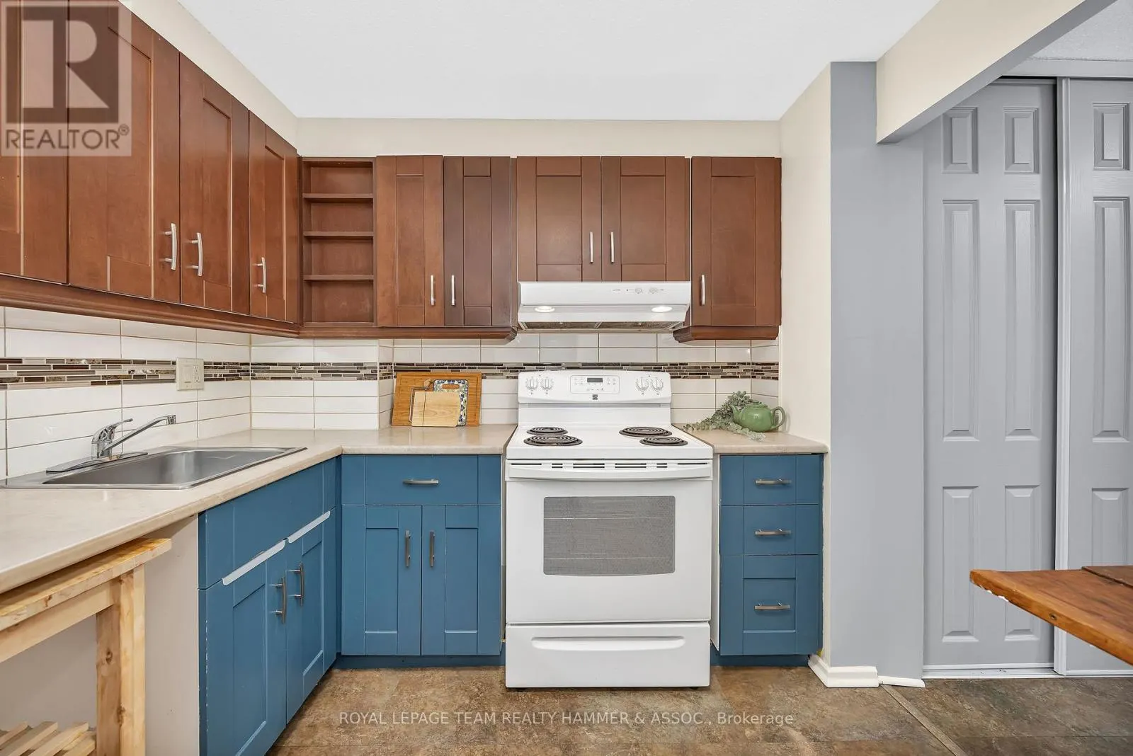 106 - 415 GREENVIEW AVENUE