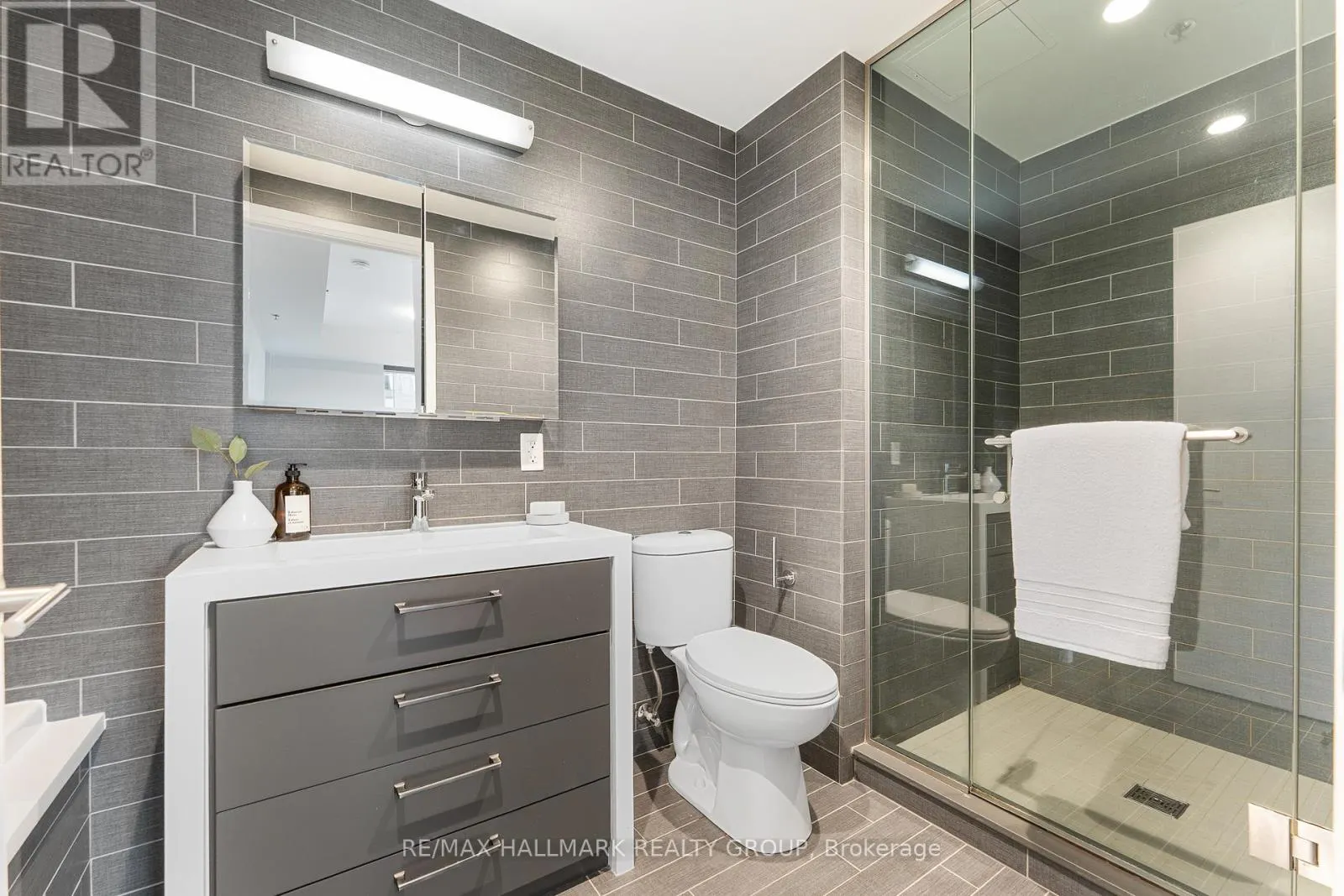 1007 - 428 SPARKS STREET