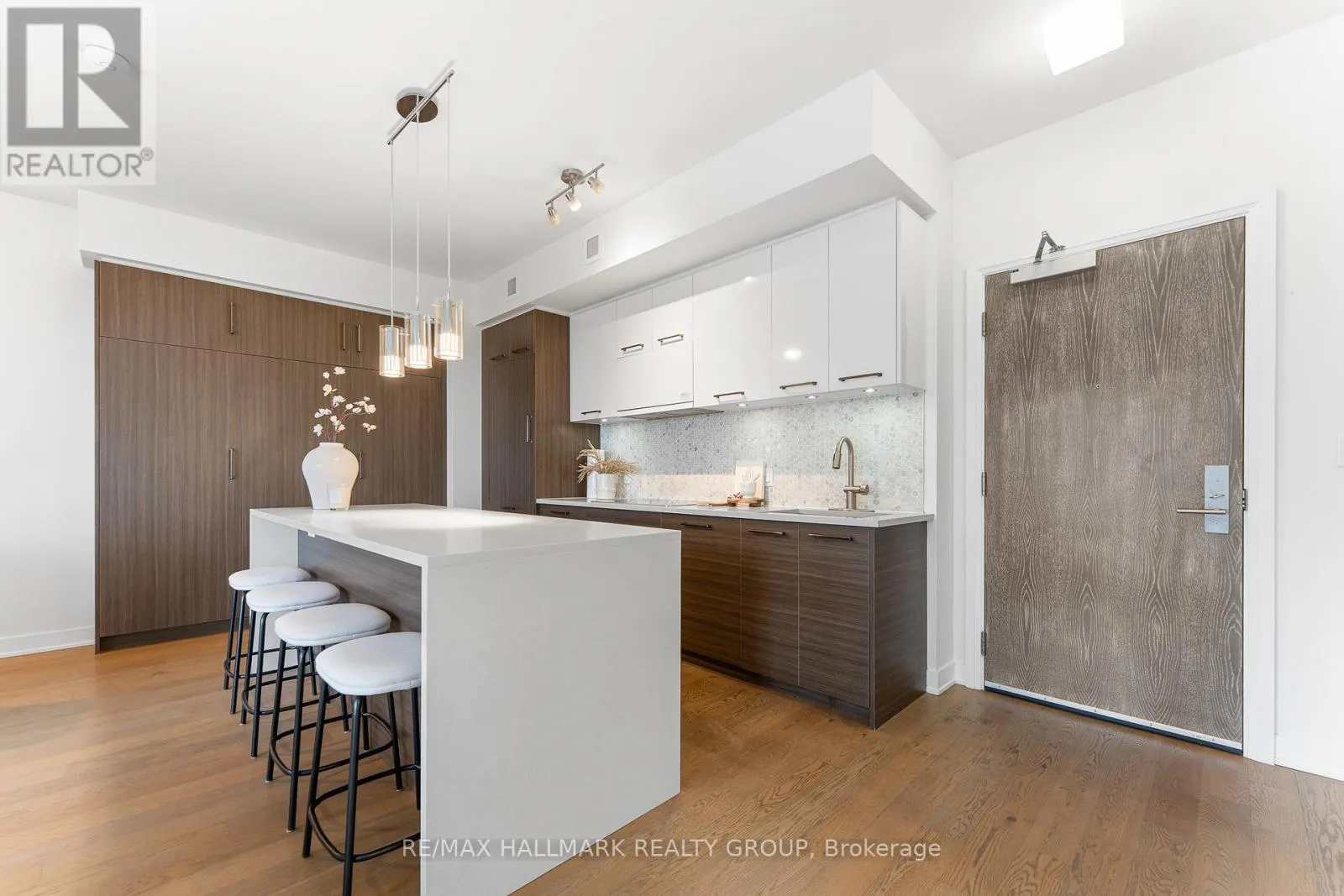 1007 - 428 SPARKS STREET