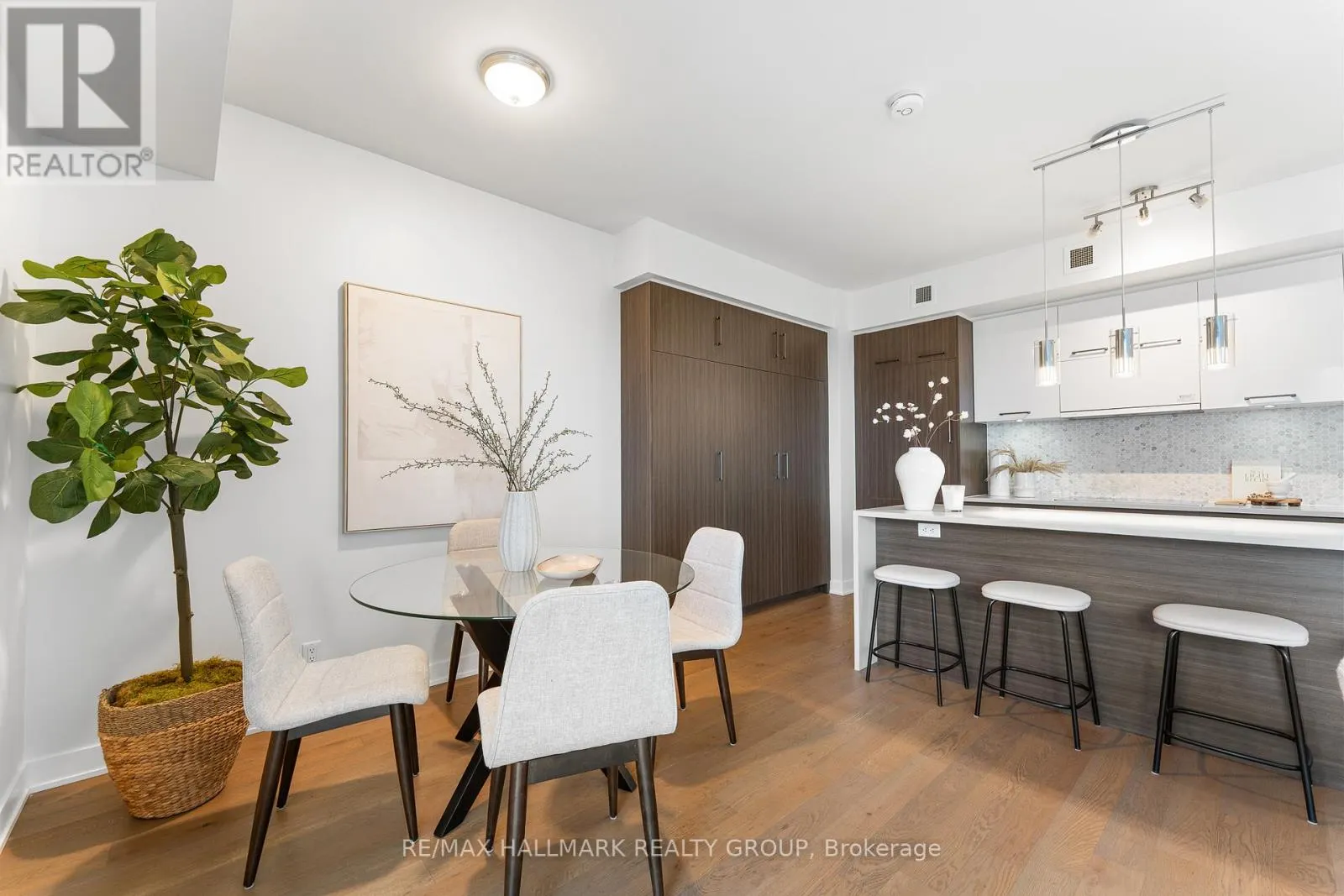 1007 - 428 SPARKS STREET