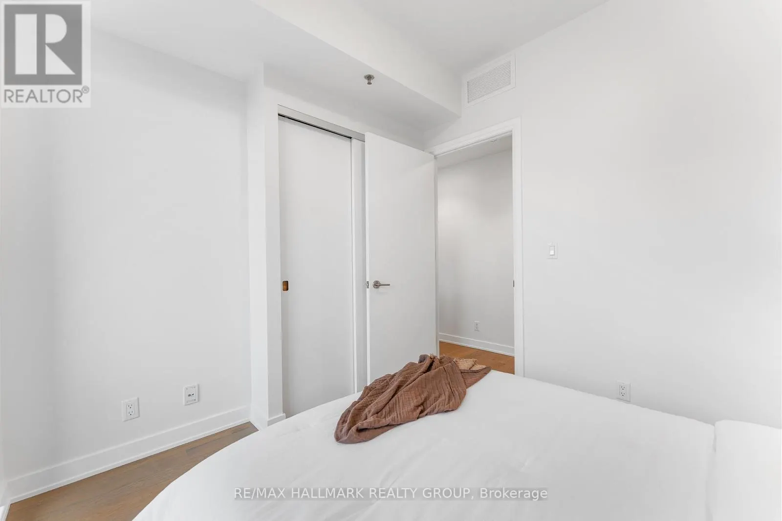 1007 - 428 SPARKS STREET