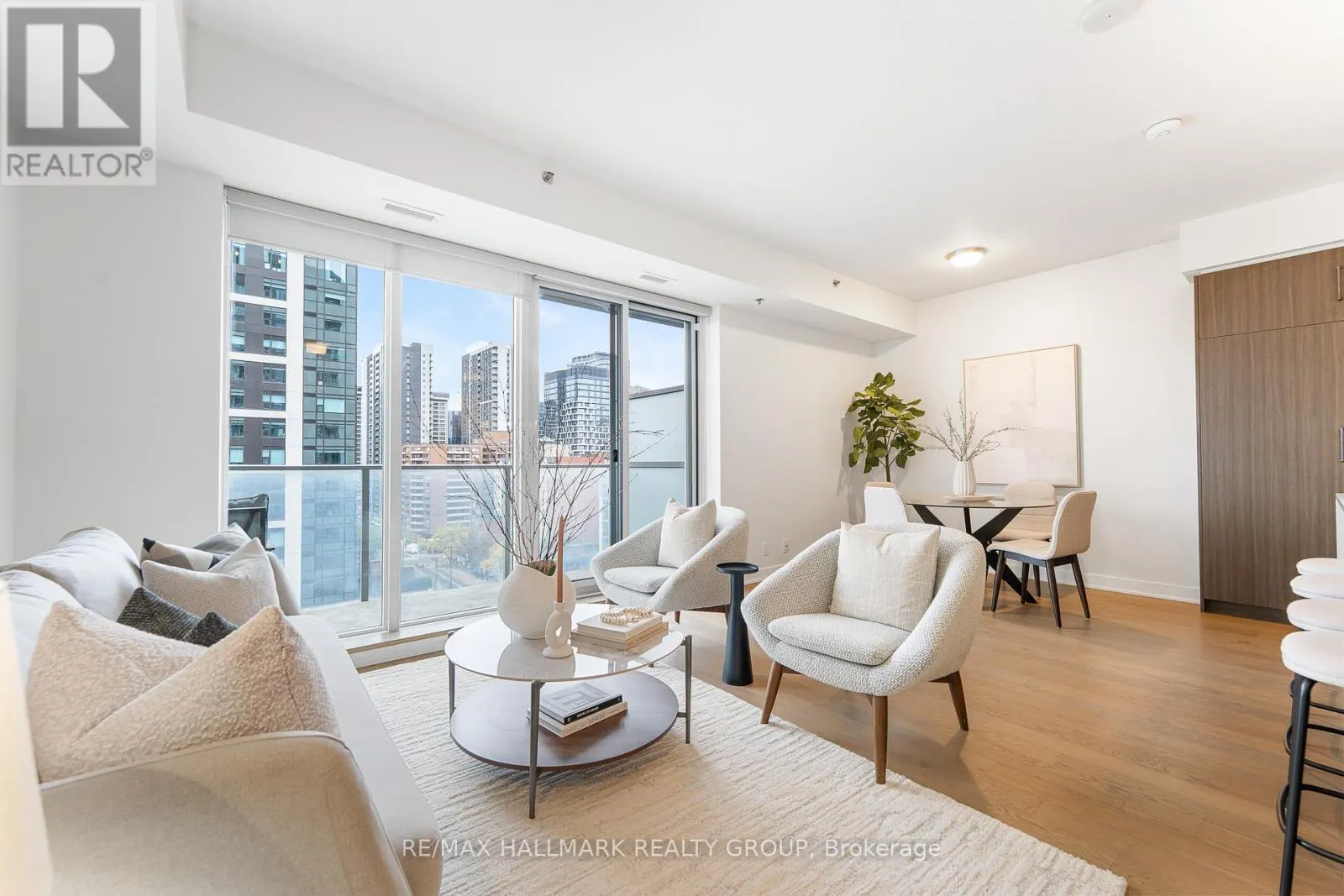 1007 - 428 SPARKS STREET