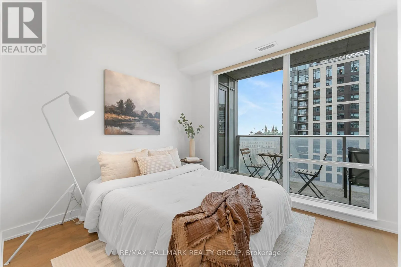 1007 - 428 SPARKS STREET