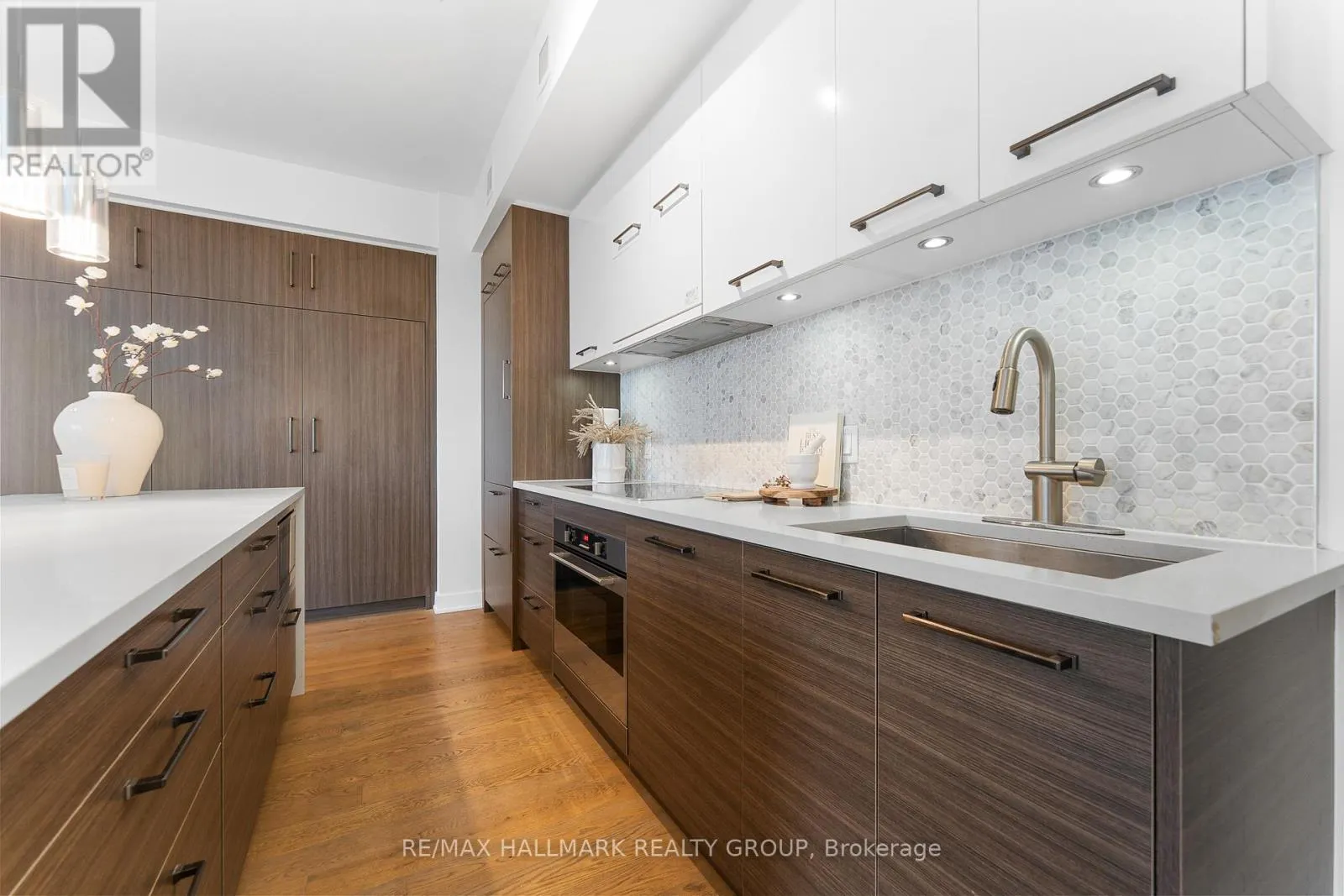 1007 - 428 SPARKS STREET