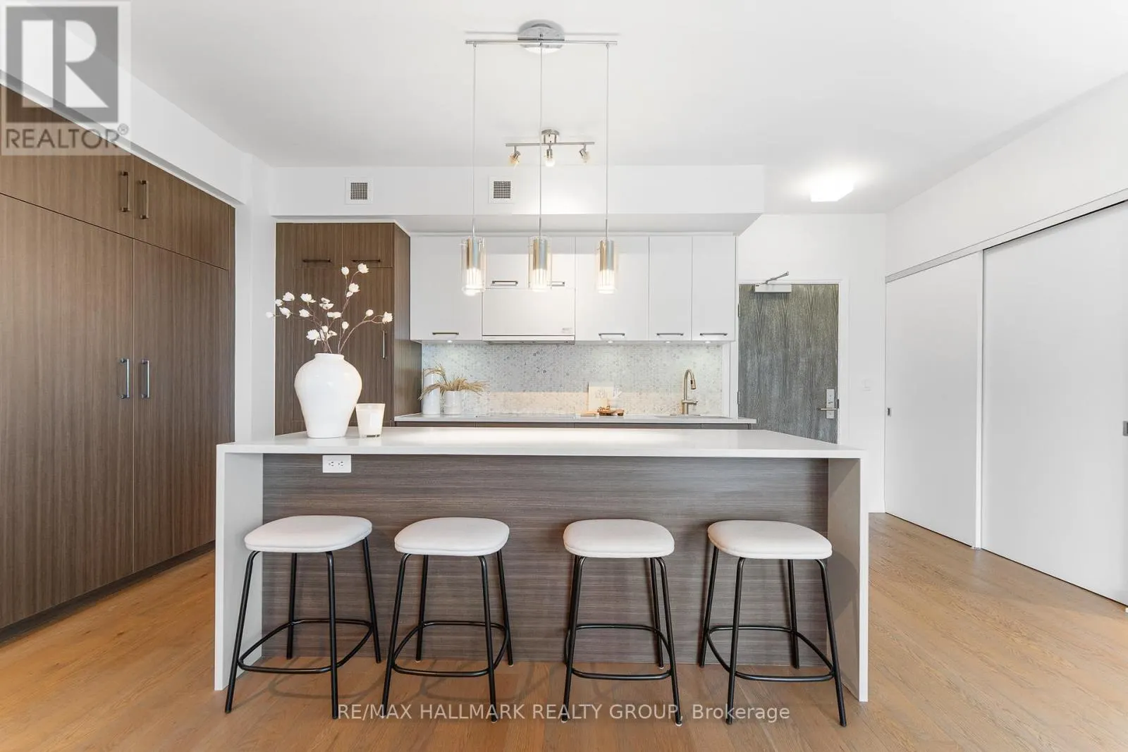 1007 - 428 SPARKS STREET