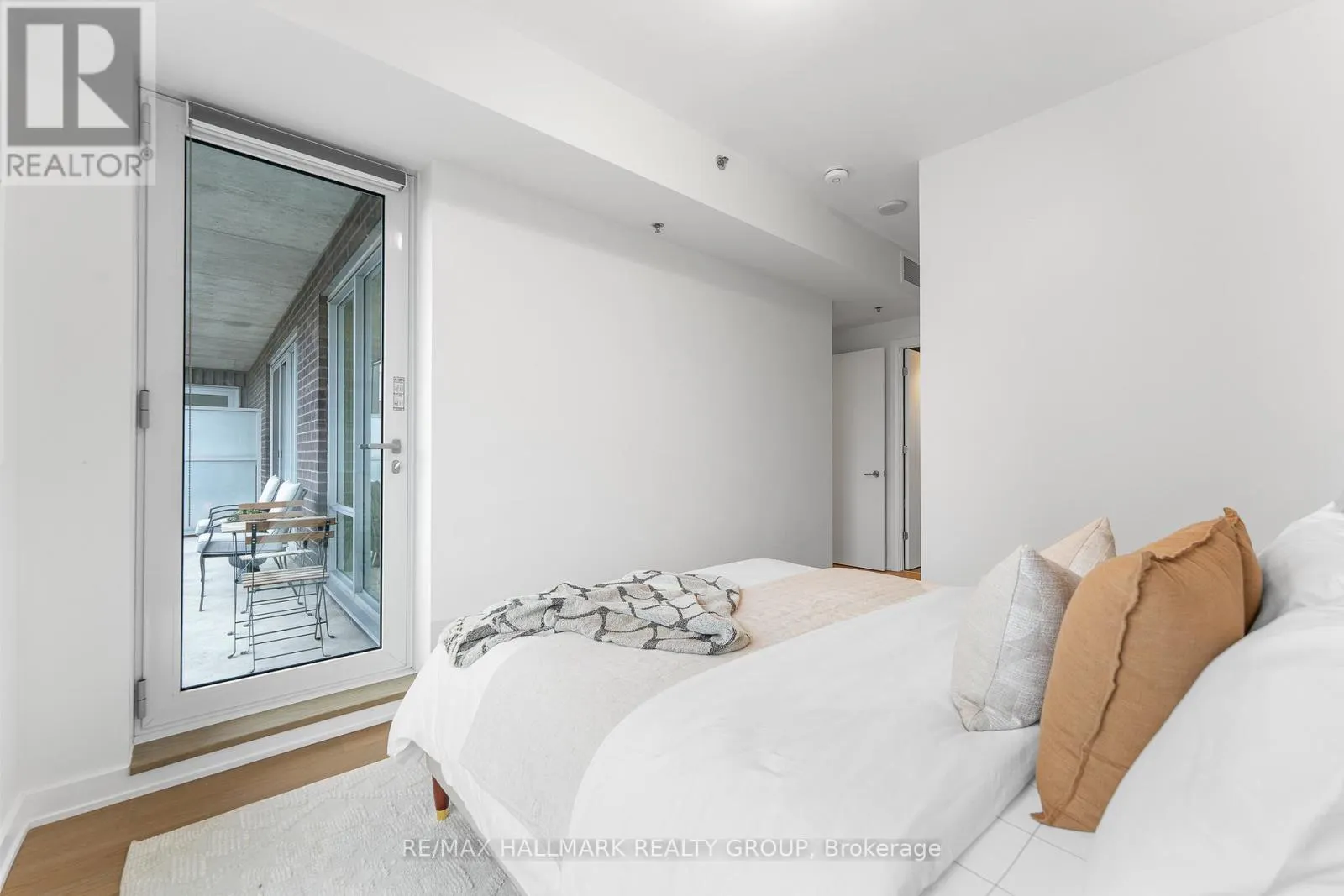 1007 - 428 SPARKS STREET