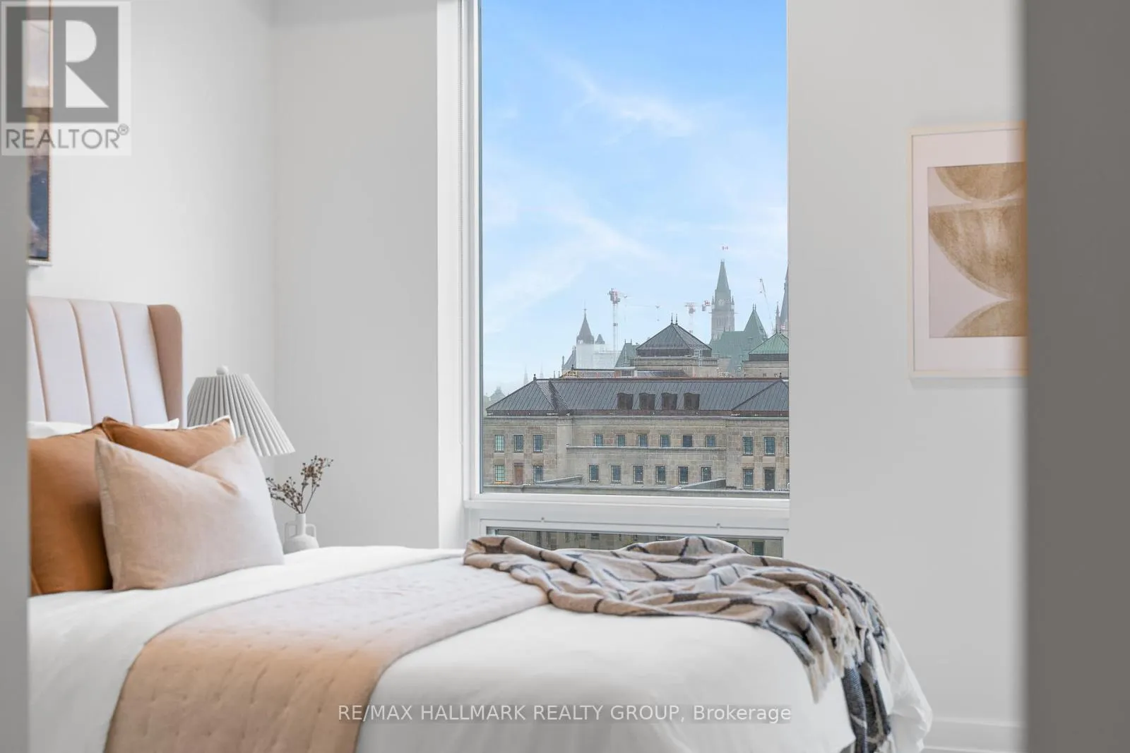 1007 - 428 SPARKS STREET