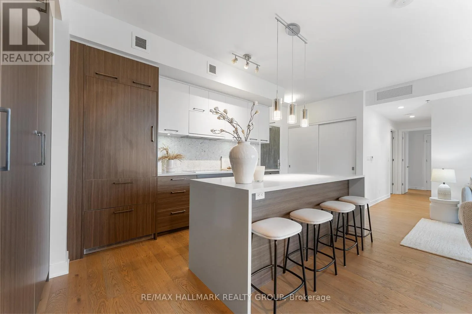 1007 - 428 SPARKS STREET