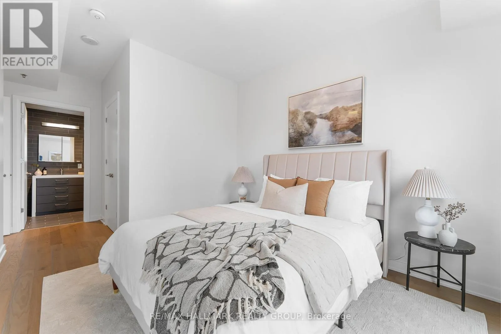 1007 - 428 SPARKS STREET