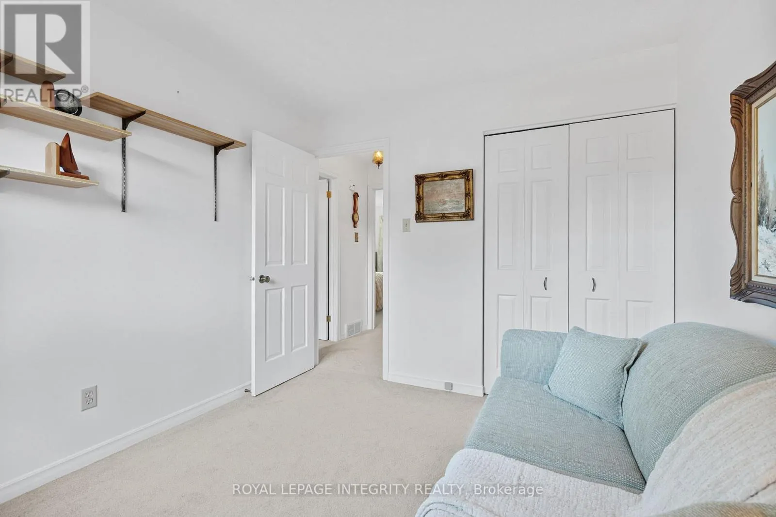 12 WYNFORD AVENUE