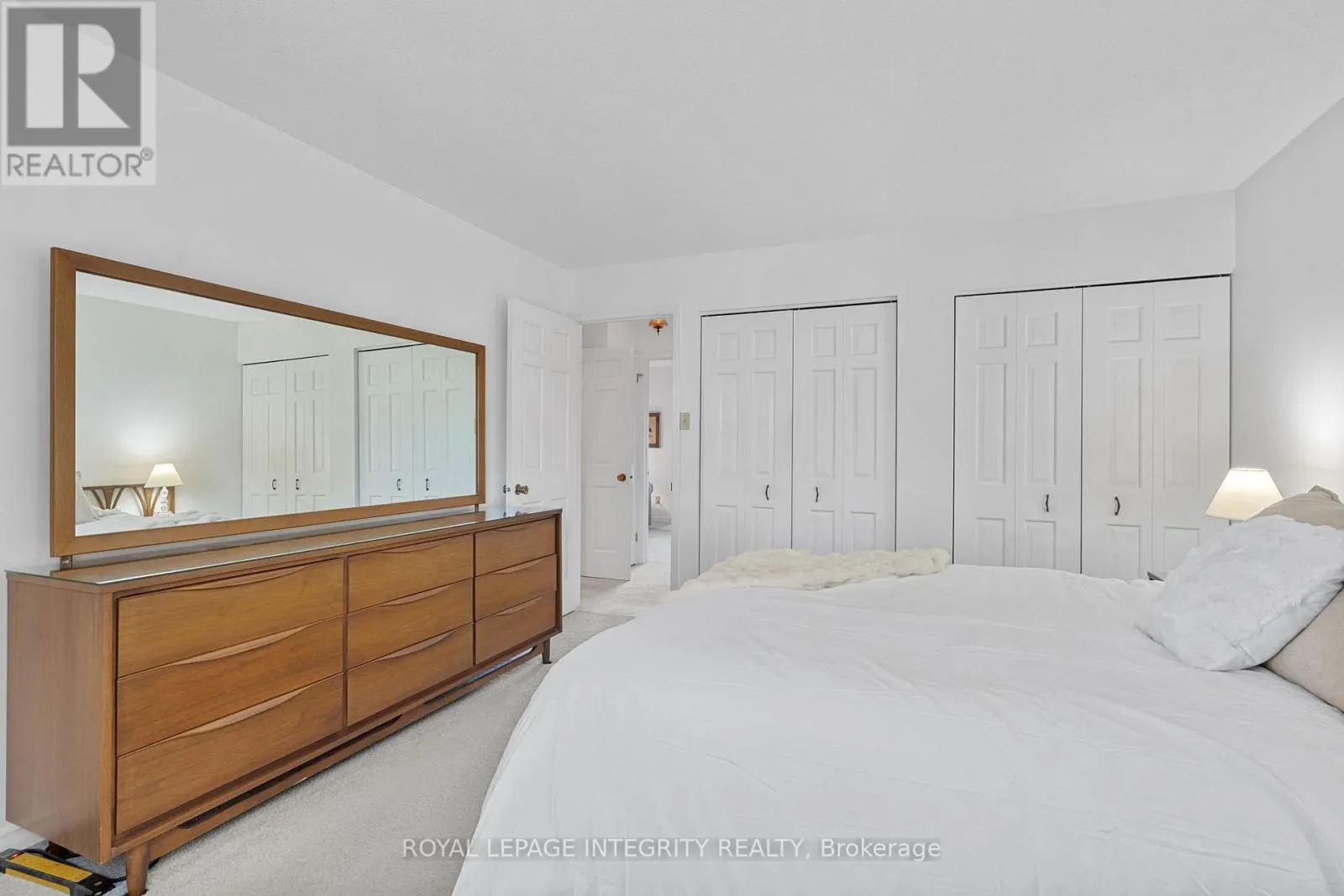 12 WYNFORD AVENUE