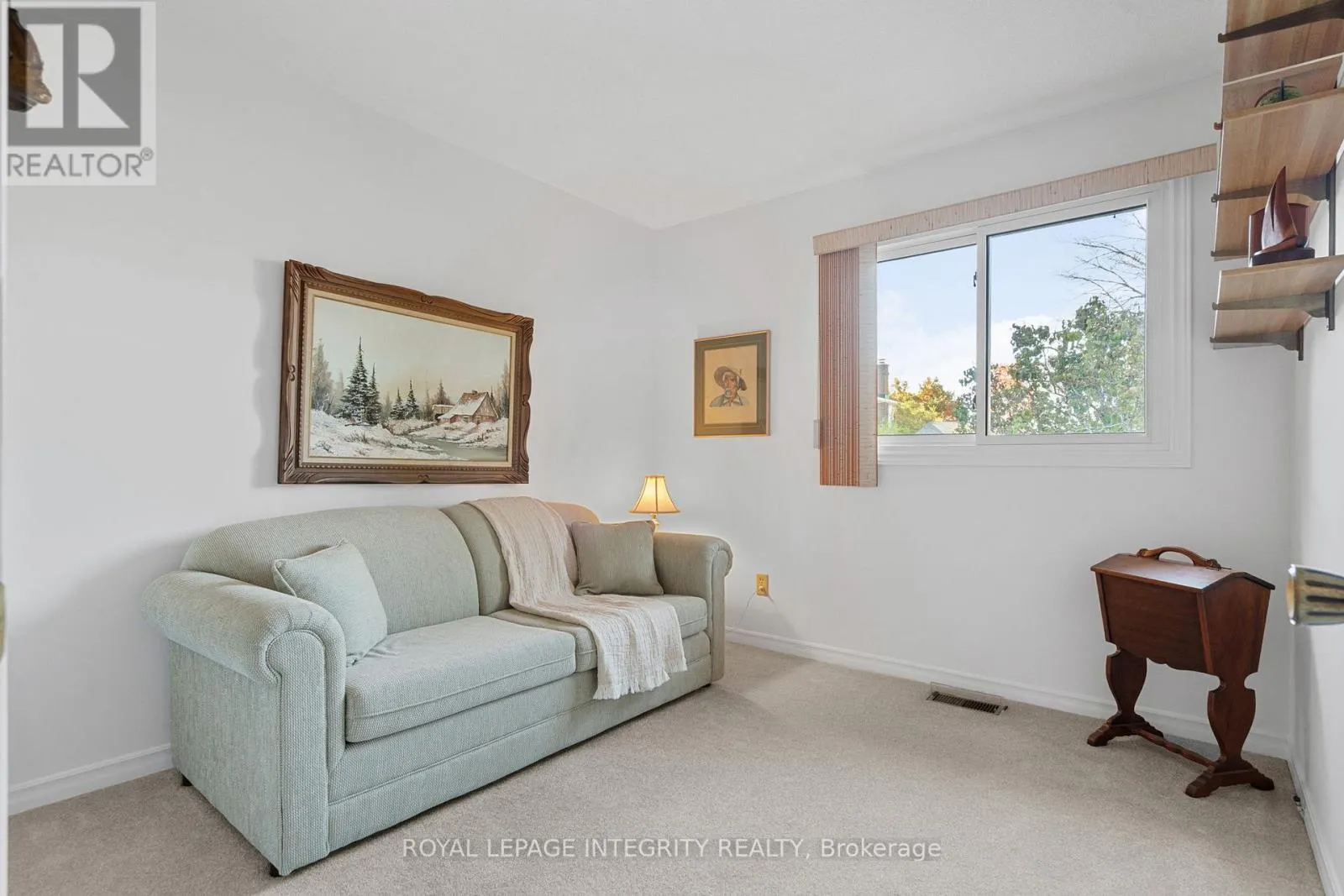 12 WYNFORD AVENUE