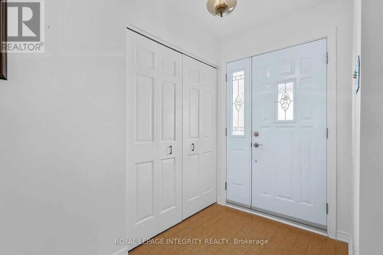 12 WYNFORD AVENUE