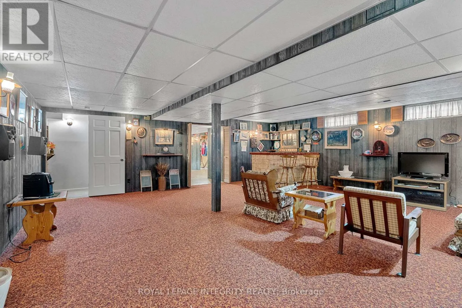 12 WYNFORD AVENUE