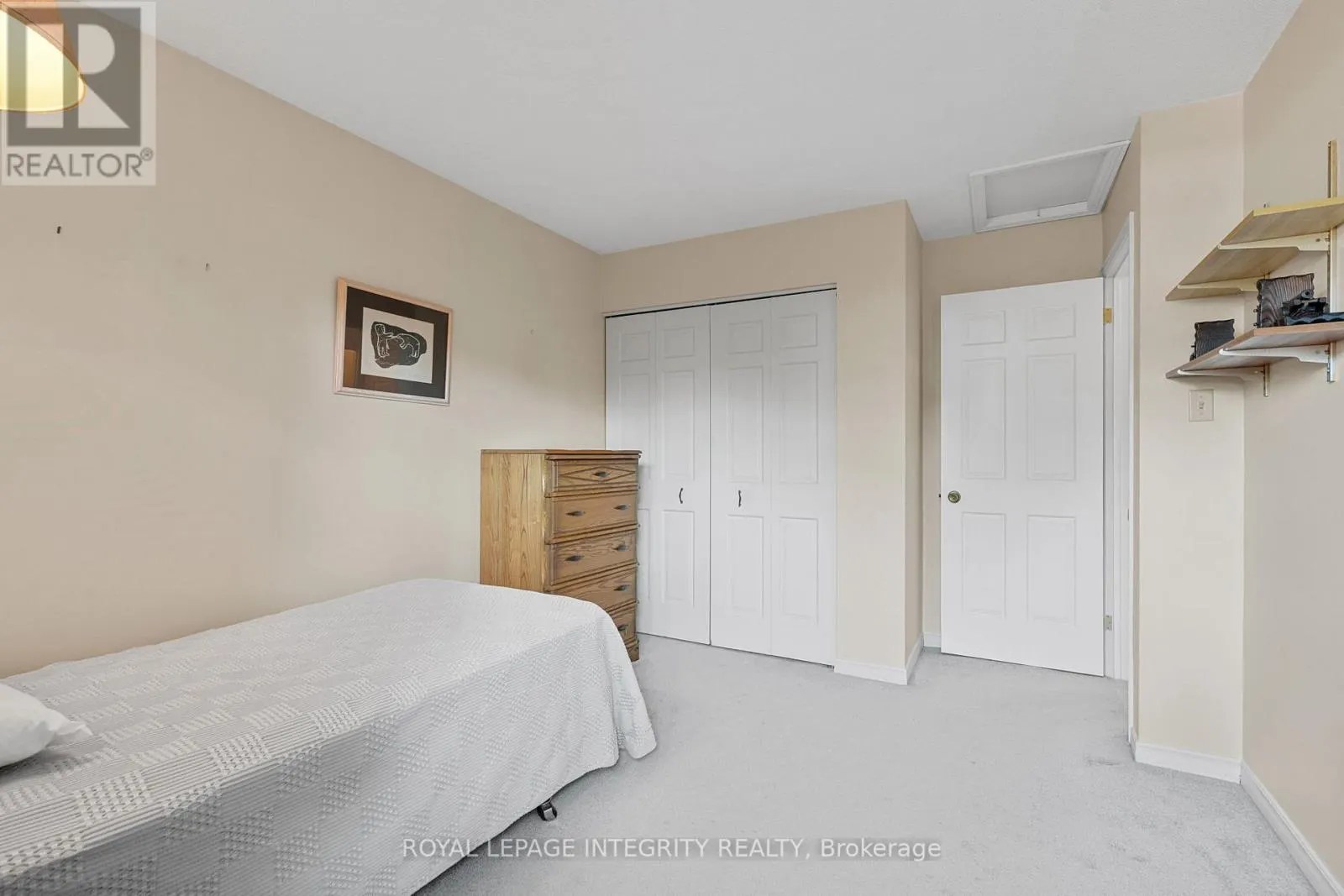 12 WYNFORD AVENUE