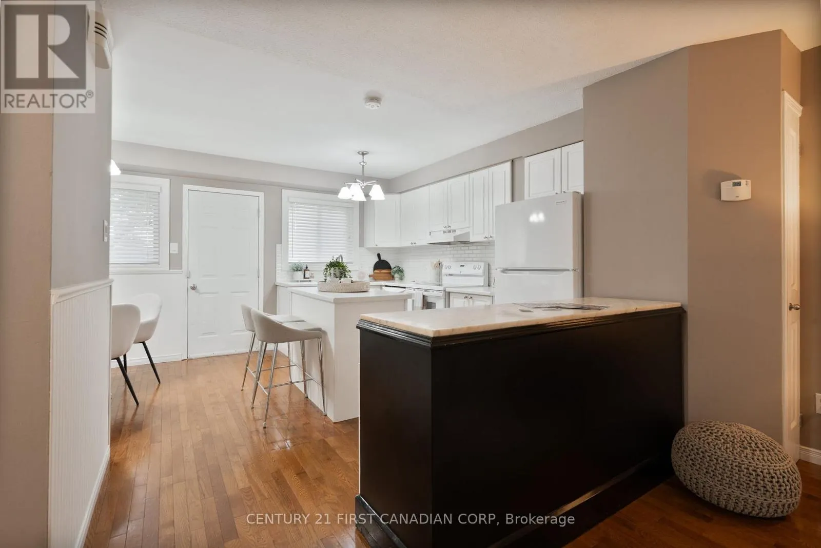 21 - 320 WESTMINSTER AVENUE, #21