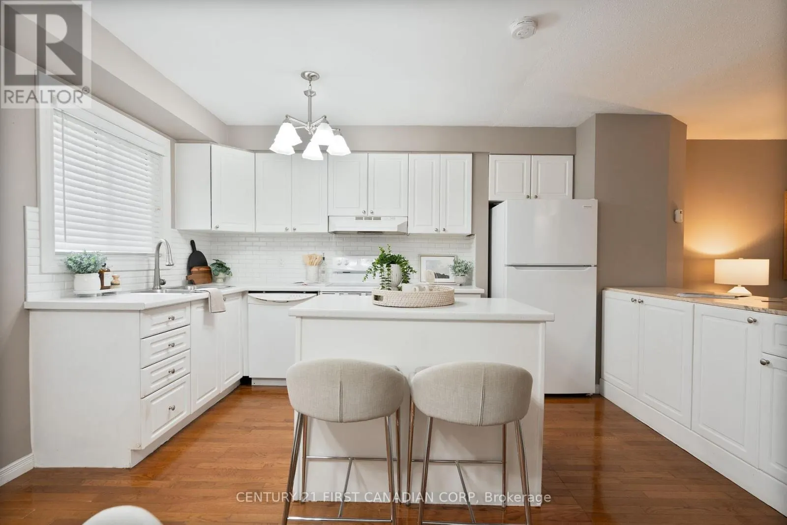 21 - 320 WESTMINSTER AVENUE, #21
