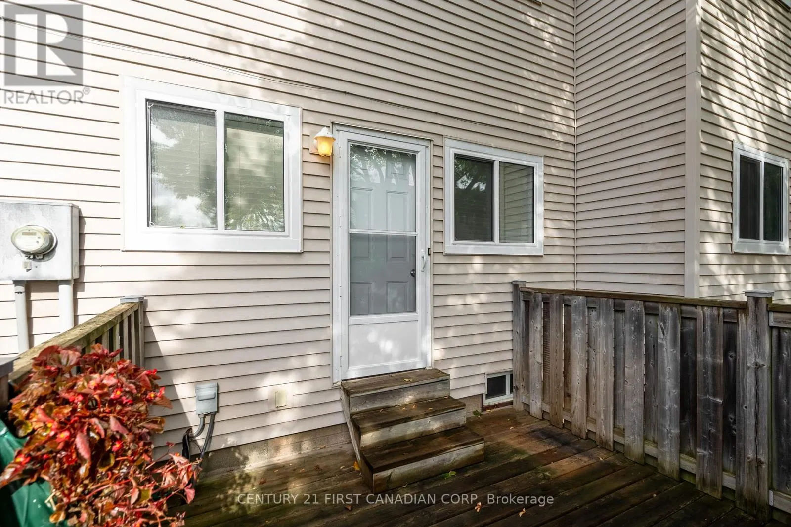 21 - 320 WESTMINSTER AVENUE, #21