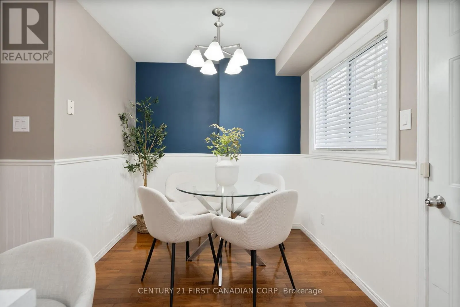 21 - 320 WESTMINSTER AVENUE, #21